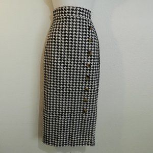 Houndstooth maxi pencil skirt with side zip, faux tortoiseshell buttons